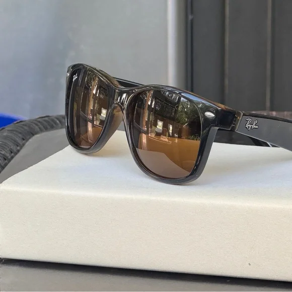 Ray-Ban Wayfarer Tortoise Shell Sunglasses - Picture 4 of 9